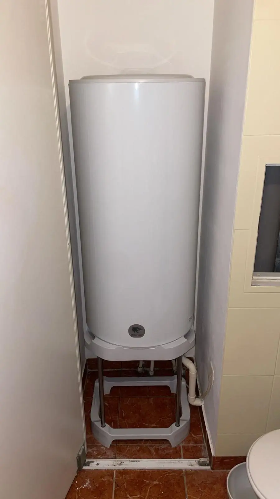 Nouveau chauffe-eau installé après intervention